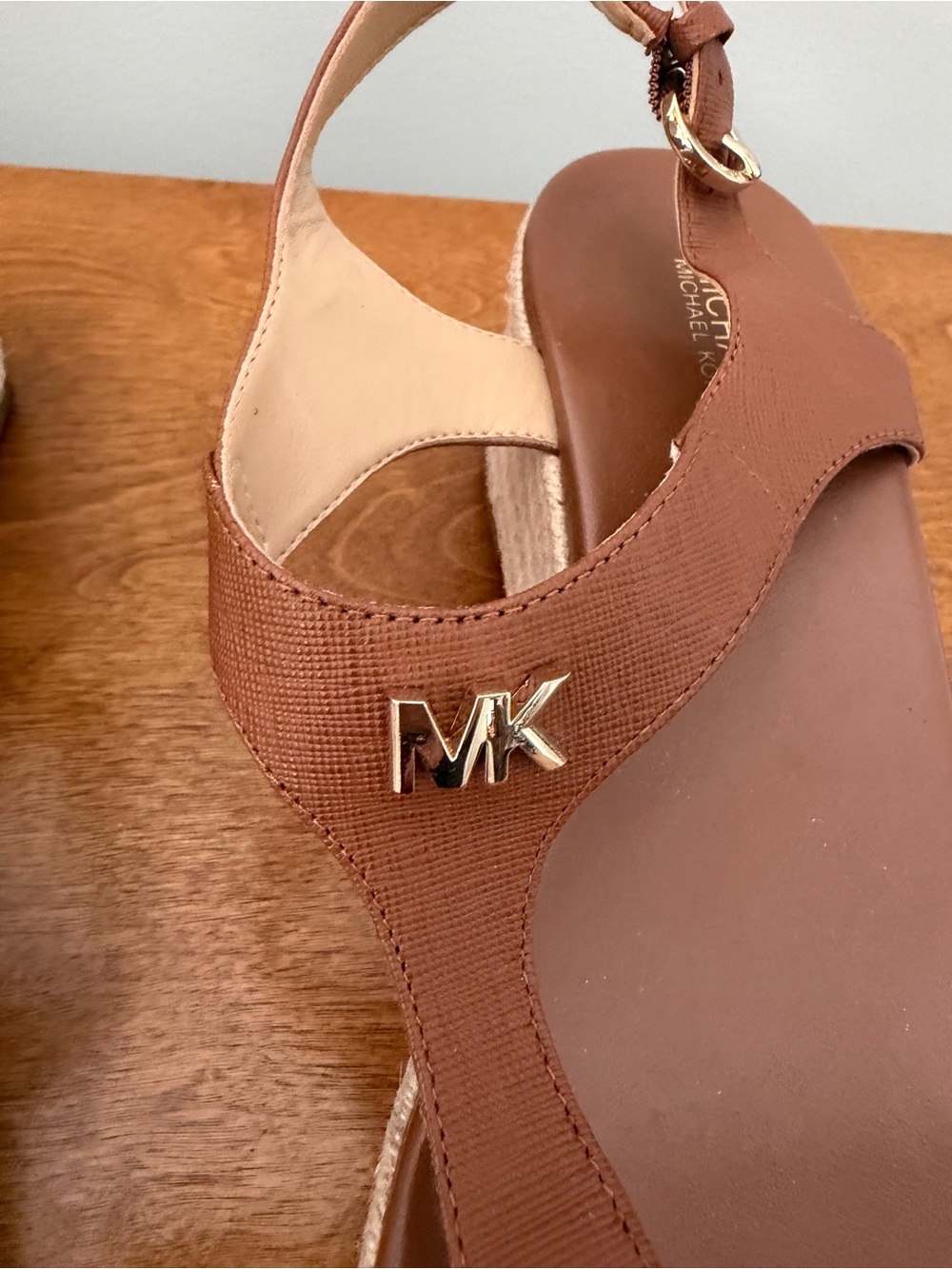 Michael Kors Size 8 Leather Espadrille Wedge Sandals Brown MK Logo T Strap - Picture 4 of 7
